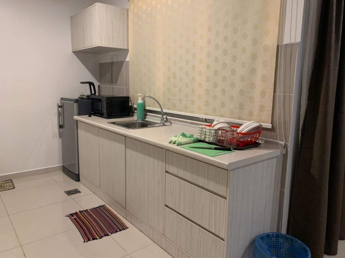 Glossy Marina Homestays Лумут Екстер'єр фото