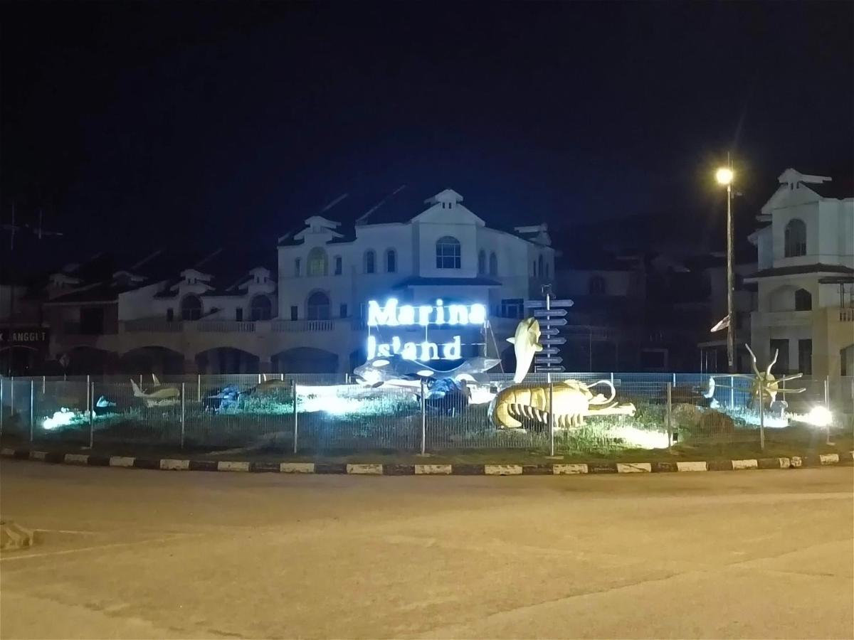 Glossy Marina Homestays Лумут Екстер'єр фото