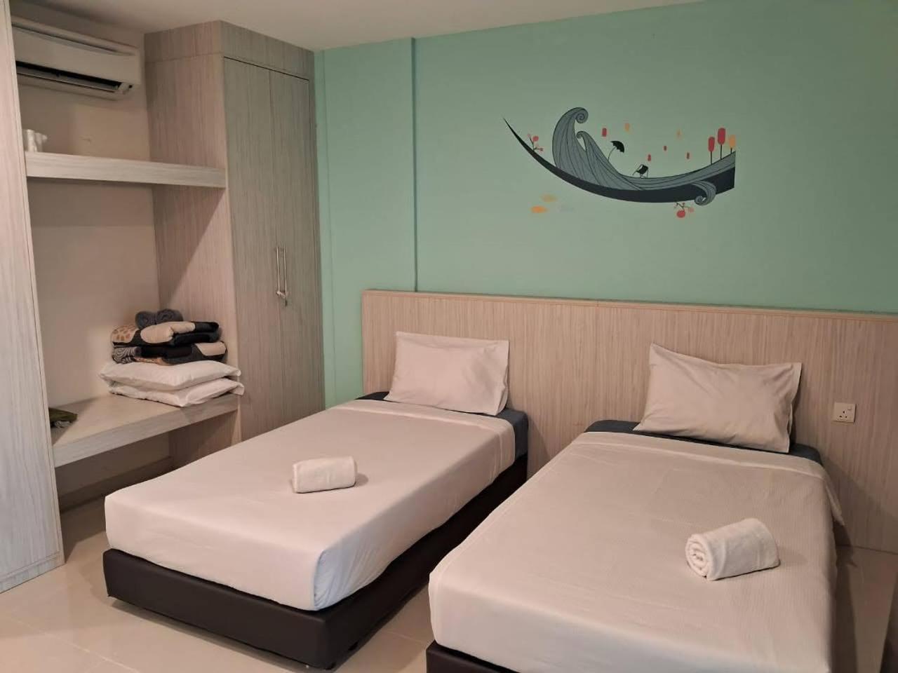 Glossy Marina Homestays Лумут Екстер'єр фото