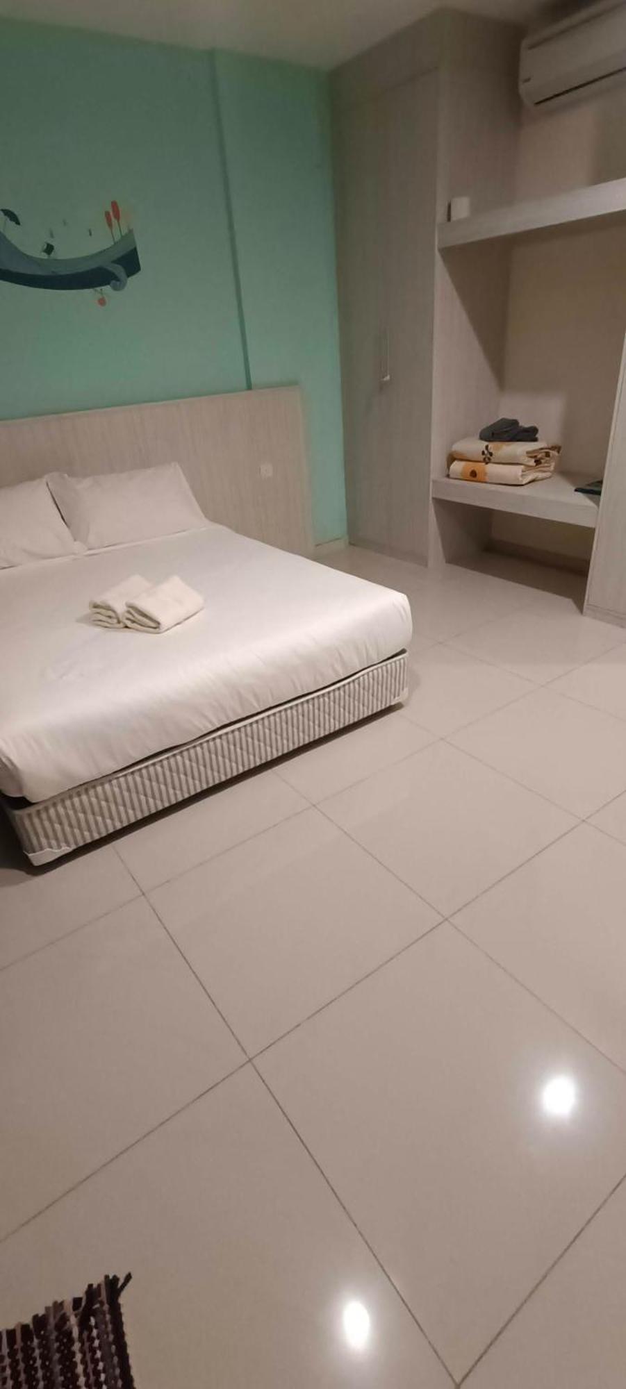 Glossy Marina Homestays Лумут Екстер'єр фото